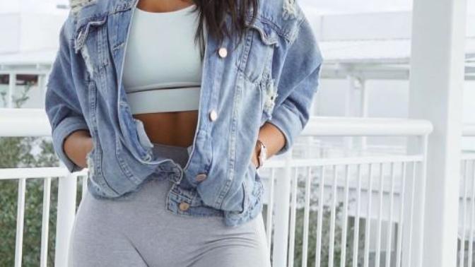 Is it normal to have camel toes when wearing leggings and shorts?