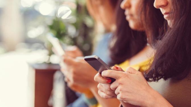 Why are women social media addicts?