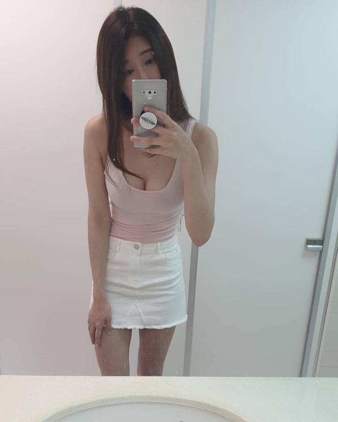 Hanging out with college reunion. Ex-boyfriend included. Advice?