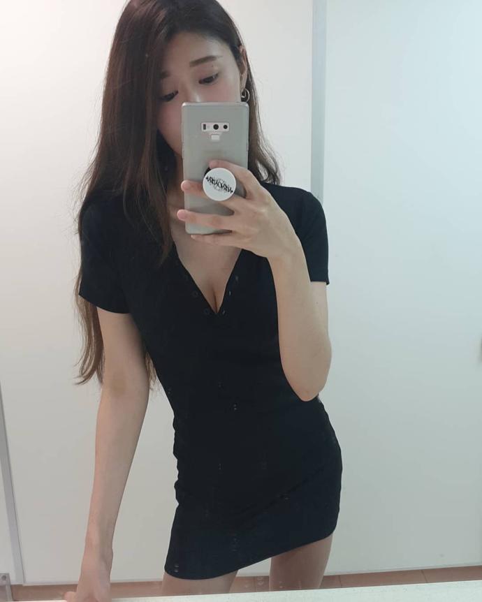 Hanging out with college reunion. Ex-boyfriend included. Advice?