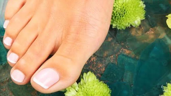 In what shape do you like to file your toenails?