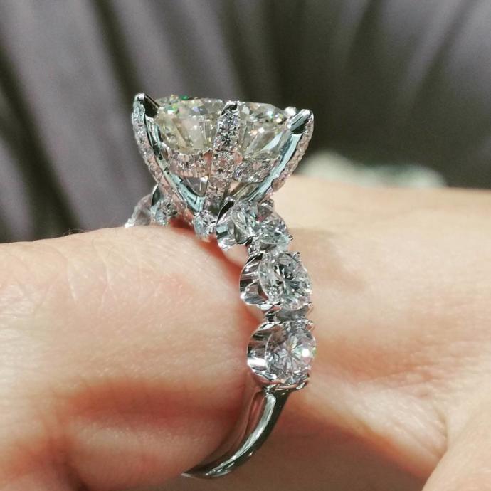 Girls, would you be satisfied with a small modest wedding ring or is it important that you have a big expensive one?