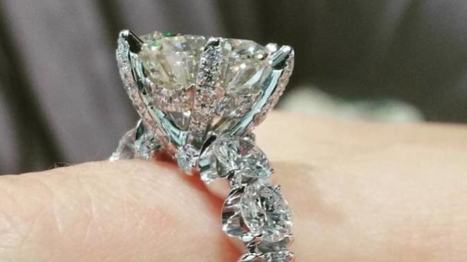 Girls, would you be satisfied with a small modest wedding ring or is it important that you have a big expensive one?