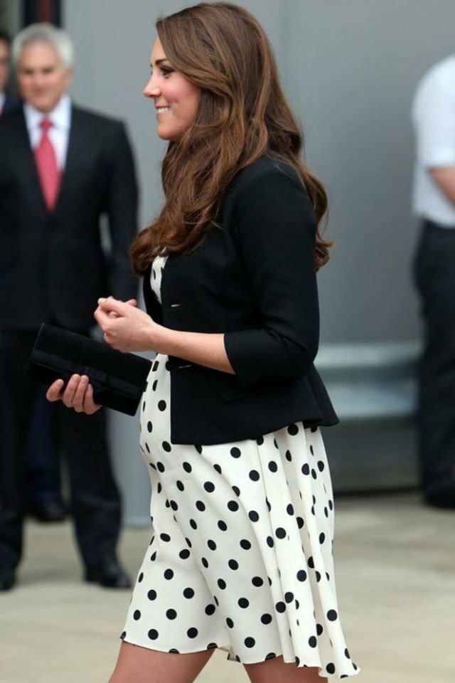 Which women's maternity business outfit looks the best??