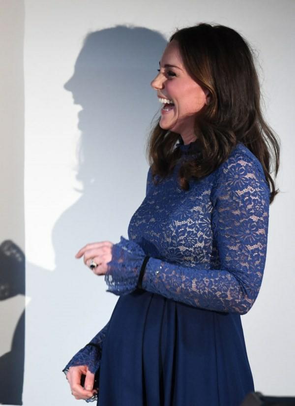 Which women's maternity business outfit looks the best??