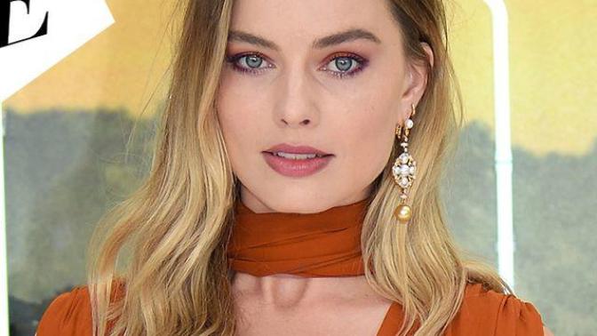 Who is more attractive? Gal Gadot or Margot Robbie?