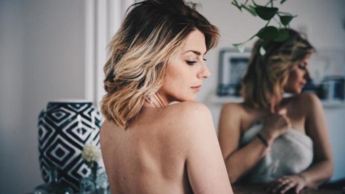 Would you pose for artistic nude photographs?
