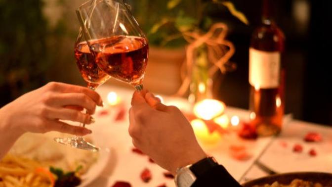 Do you think it's odd to NOT want an extravagant first date?