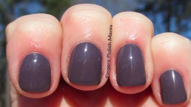 What nail polish looks best as a transition color for fall?