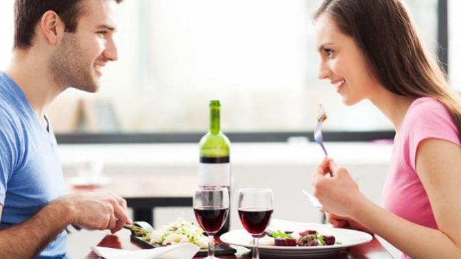 How do I navigate a second date? Do you think most girls expect to be kissed then?