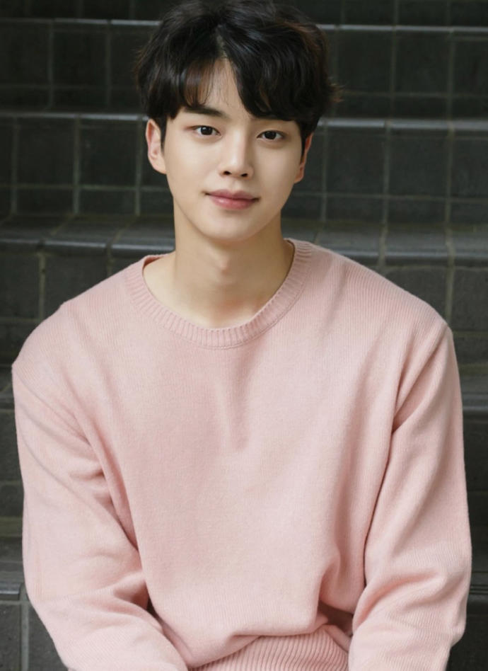Do you find this actor cute/attractive?