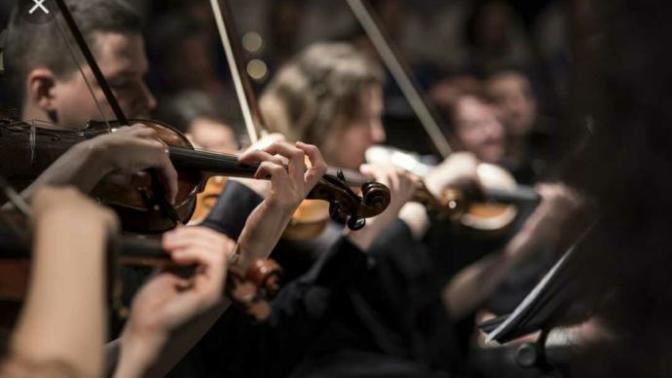 ARE MUSICIANS ATTRACTIVE?