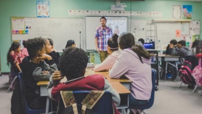 How much should elementary, middle, and high school teachers make per year?