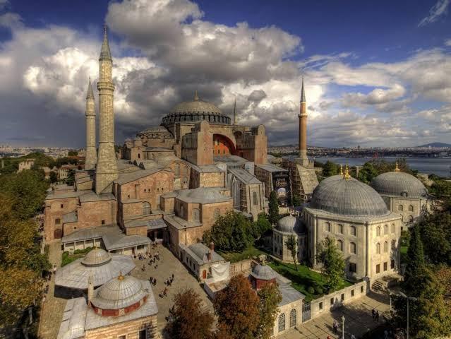 Christians, especially Greeks, who deserves to rightfully rule Constantinople?