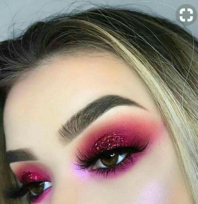 Clubbing: What makeup do men prefer?
