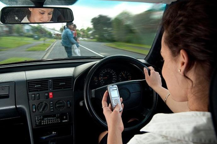 Can People Use Their Cell Phones While They Are Driving In Your Country?