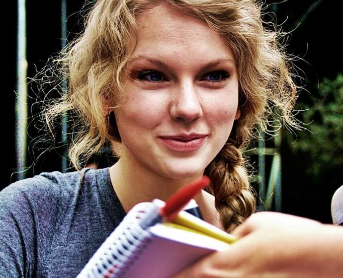 Why do people think Taylor Swift is so hot?