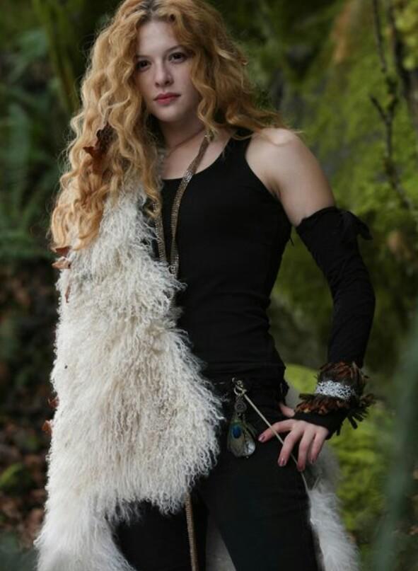 Was Victoria from twilight a red head or a blonde?