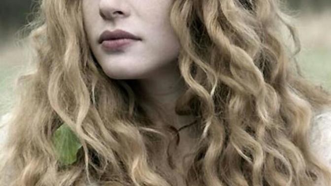 Was Victoria from twilight a red head or a blonde?