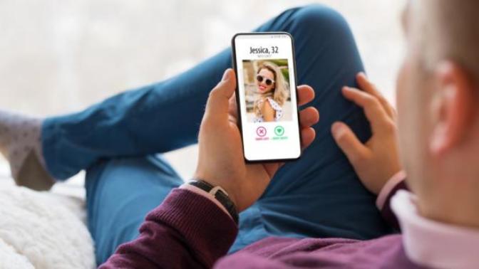 Ladies, would you prefer men stick to dating apps or approach in real life?
