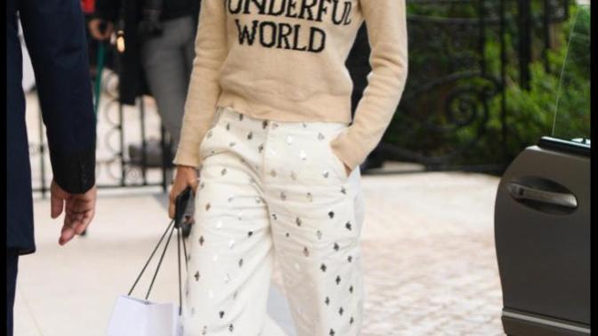 Does Sara Sampaio still look good without makeup?