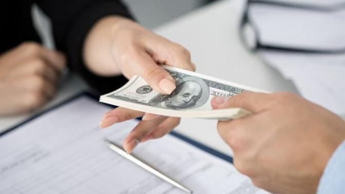 Should my ex pay back the money I gave her so her bank account wouldn't hit zero?