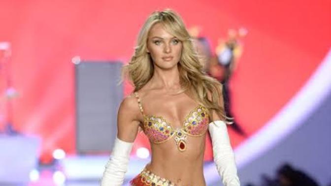 Whose walk do you like better? Candice Swanepoel or Naomi Campbell?