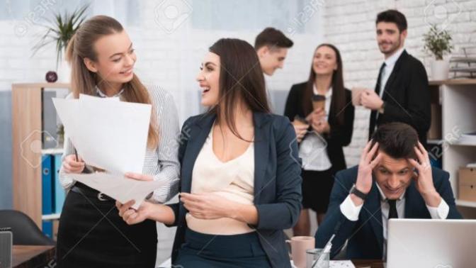 Friendly smile vs Professional smile. What is the difference?
