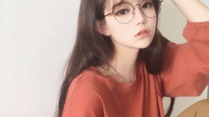 I don't know if this (Chinese) girl likes me back?