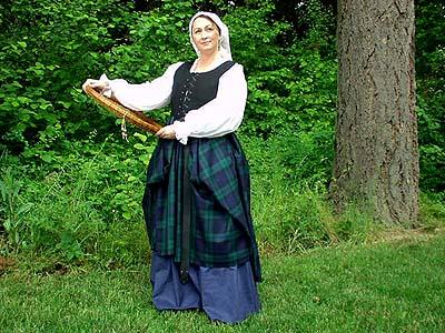 Medieval Peasant Dress: Which color is best. (Irl Dress should fit like #H. Others are for color reference only. My hair is mixed dark / light brown)?