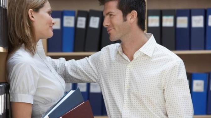 How are girls able to tell when a guy is attracted to them?