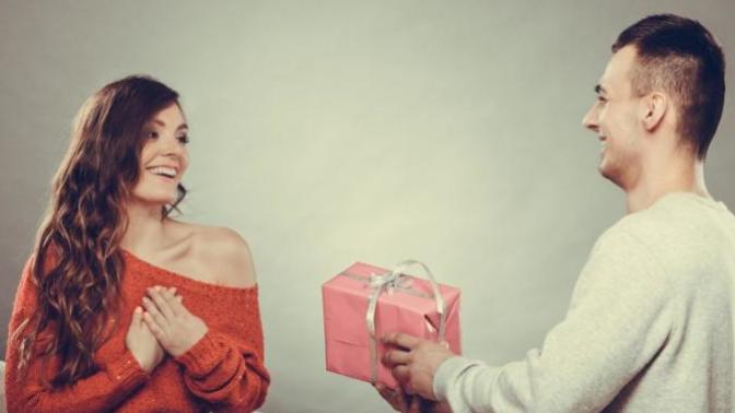 What should I gift my friend who is leaving soon?