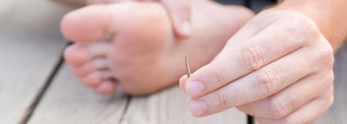 Which is worse: a splinter or paper cut?