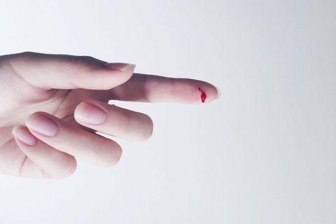 Which is worse: a splinter or paper cut?
