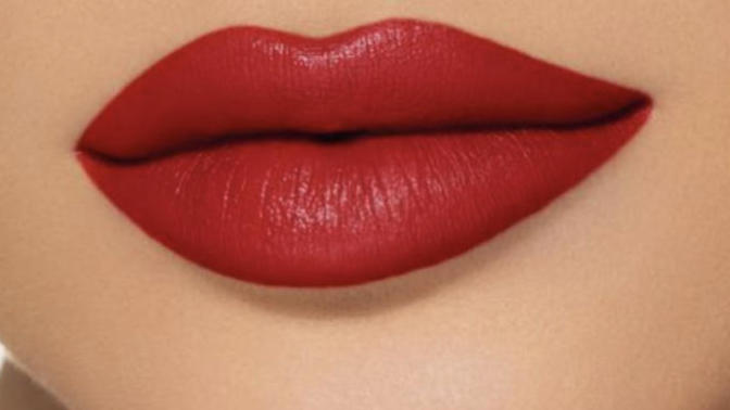Which lipstick shade is most attractive on a woman?