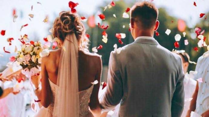 How long had you been dating your partner for, before getting married/engaged?