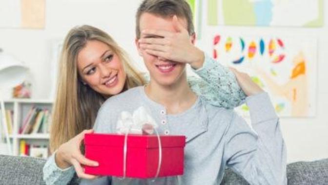 What kinds of gifts do guys like receiving?