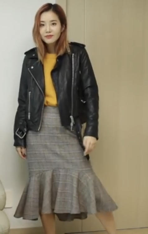 Guys what do you think about girls who dress in this style?