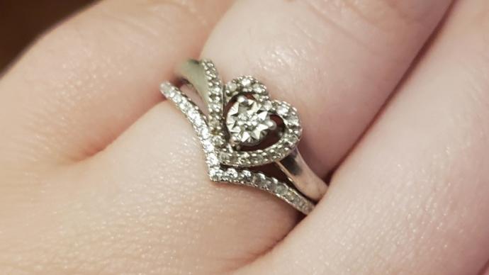 Guys, would you be offended if your girlfriend wanted to choose her own wedding ring?