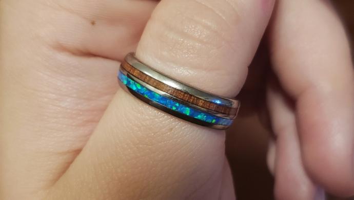 Guys, would you be offended if your girlfriend wanted to choose her own wedding ring?
