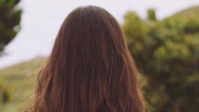 DO you like long hair or short hair on a girl?