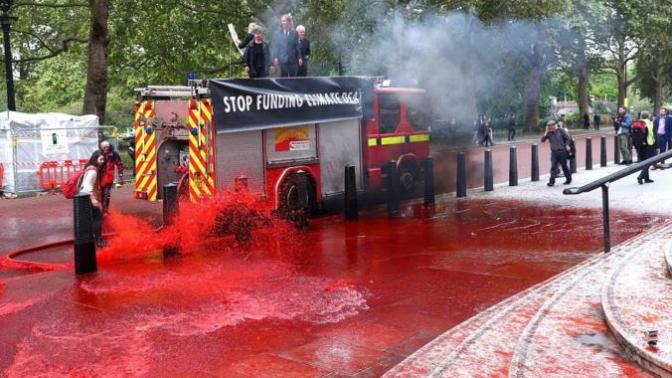 Climate Change protesters. What do you think of them preventing people from getting to work leaving hundreds of thousands impoverished? Climate Change protesters. What do you think of them preventing people from getting to work leaving hundreds of thousands impoverished?