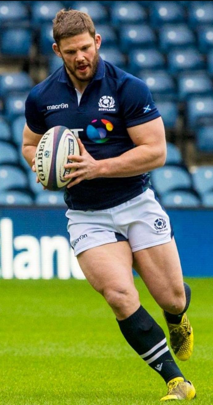 Do girls find strong/muscular legs attractive on men?