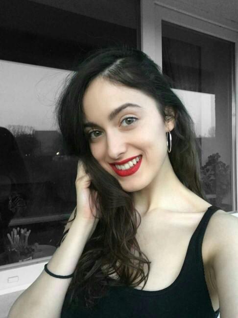 Nude or bright lipsticks? What do you prefer??