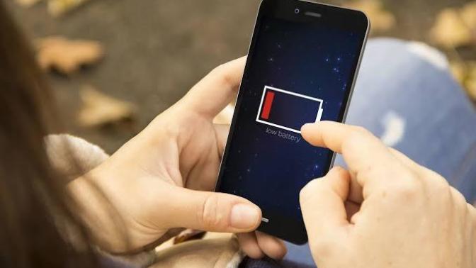 How long does your phone's battery last? How long does your phone's battery last?