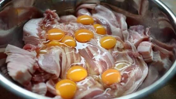 Do you marinate pork with egg?
