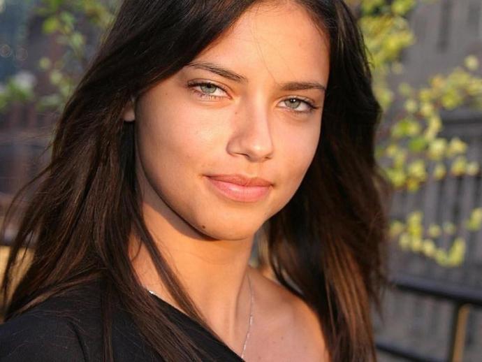 Lima in her 20s without makeup.
