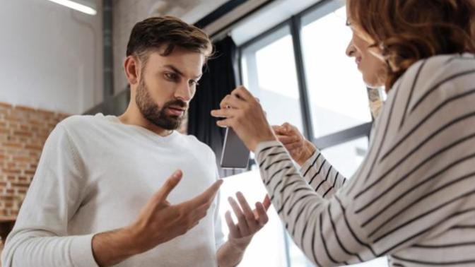 What are signs to look out for when trying to figure out if your s/o is cheating?