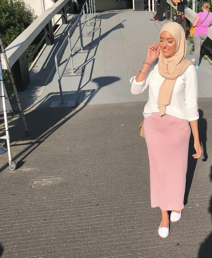 Hijabi girls and headscarf ? What do you think (Poll) ??
