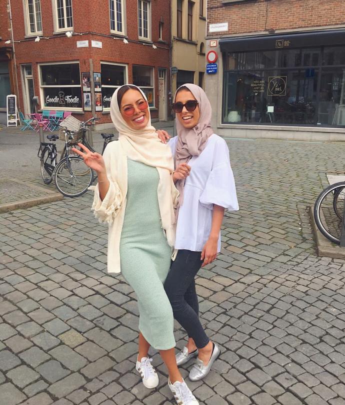 Hijabi girls and headscarf ? What do you think (Poll) ??